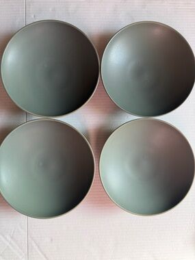 Linden Crate & Barrel Dinnerware Serving bowl green sage ceramic Set of 4